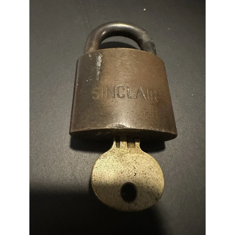 Vintage Sinclair Oil Company Gas Pump Wilson Bohannan Padlock Lock‎
